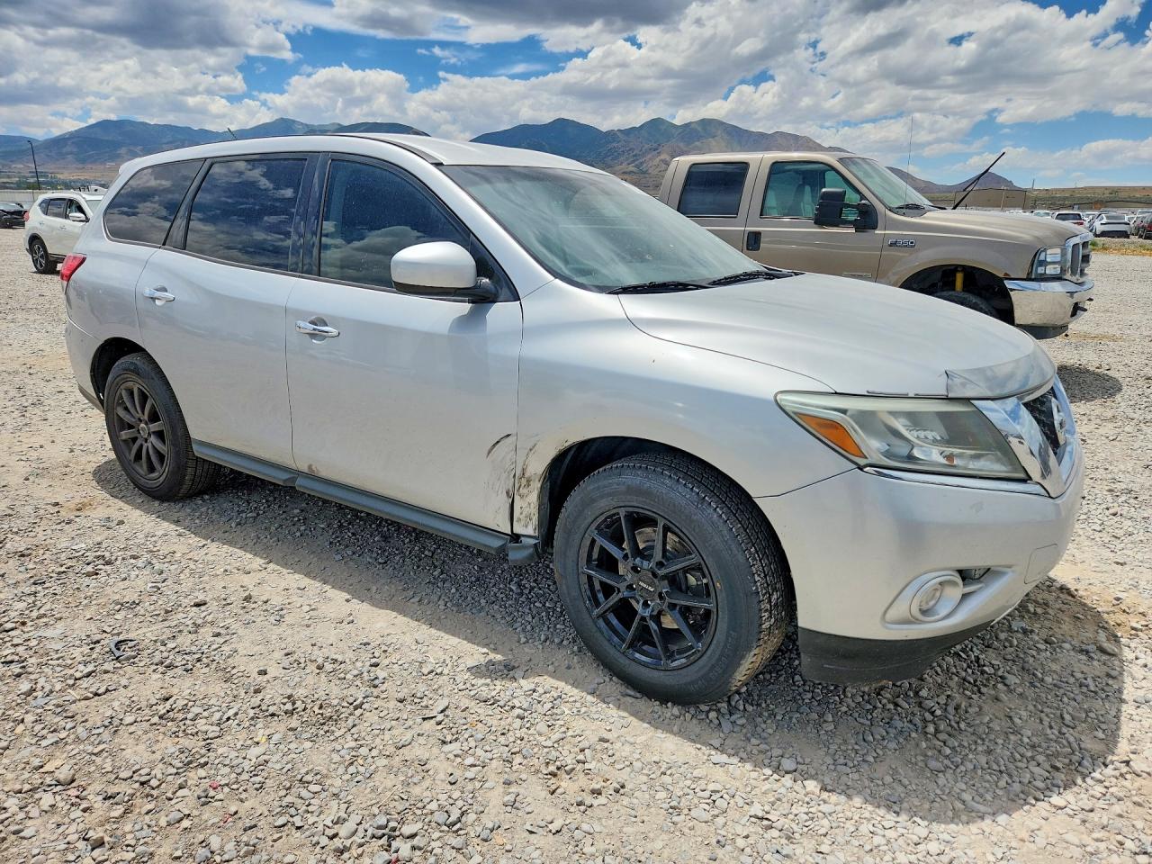 2014 Nissan Pathfinder S Silver vin: 5N1AR2MM3EC664474