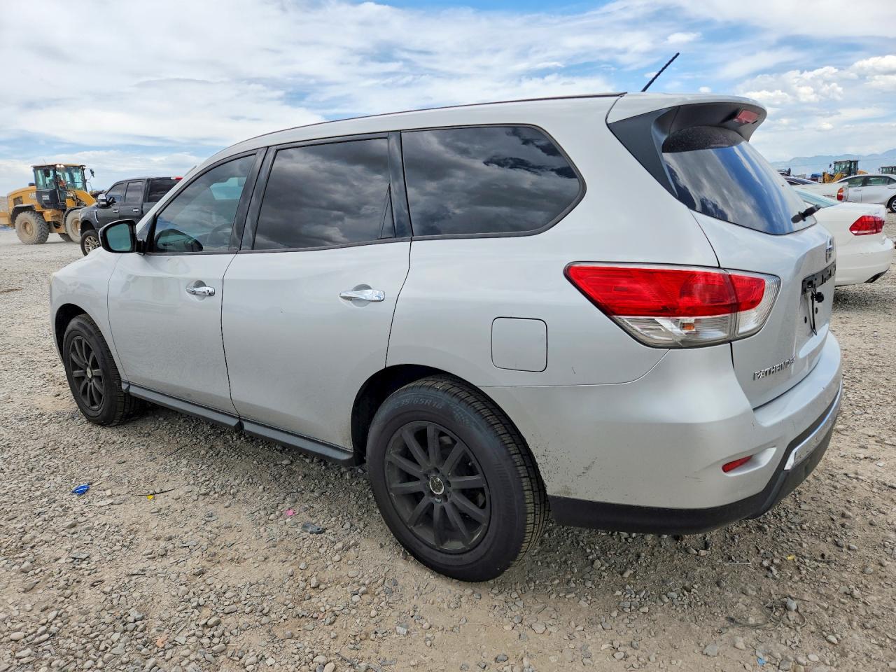 2014 Nissan Pathfinder S Silver vin: 5N1AR2MM3EC664474