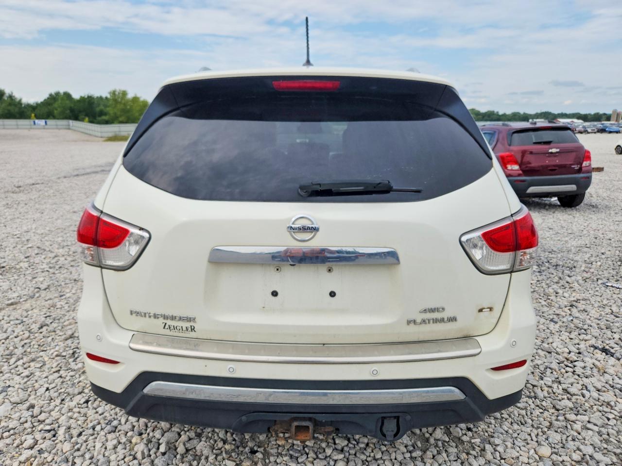 2014 Nissan Pathfinder S White vin: 5N1AR2MM3EC665480