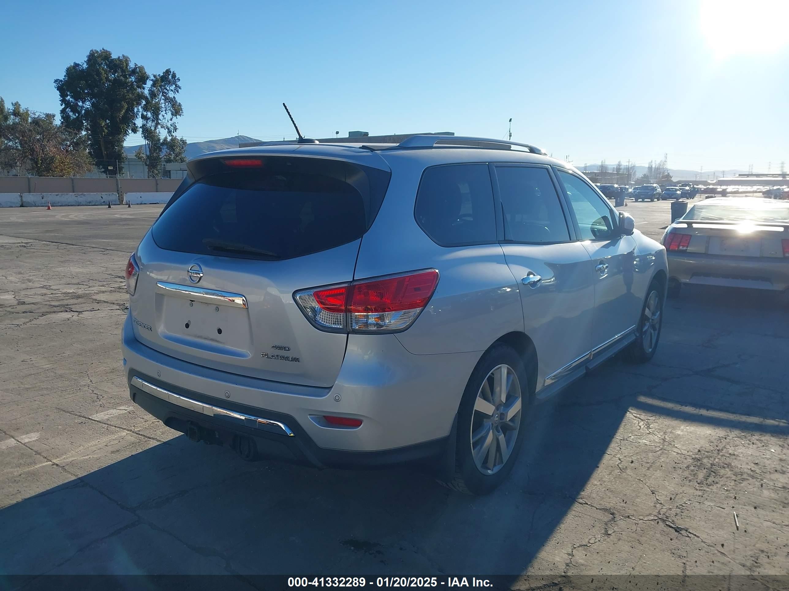 2014 Nissan Pathfinder Platinum Silver vin: 5N1AR2MM3EC672008