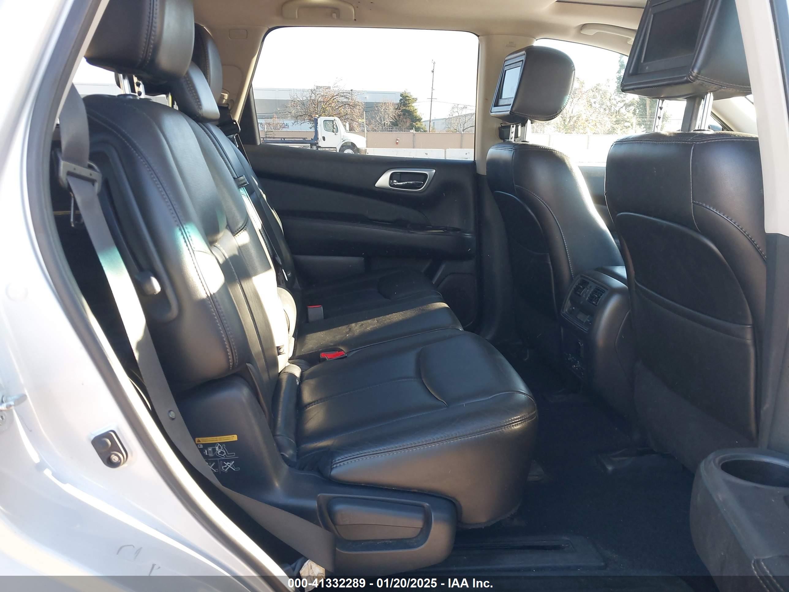 2014 Nissan Pathfinder Platinum Silver vin: 5N1AR2MM3EC672008