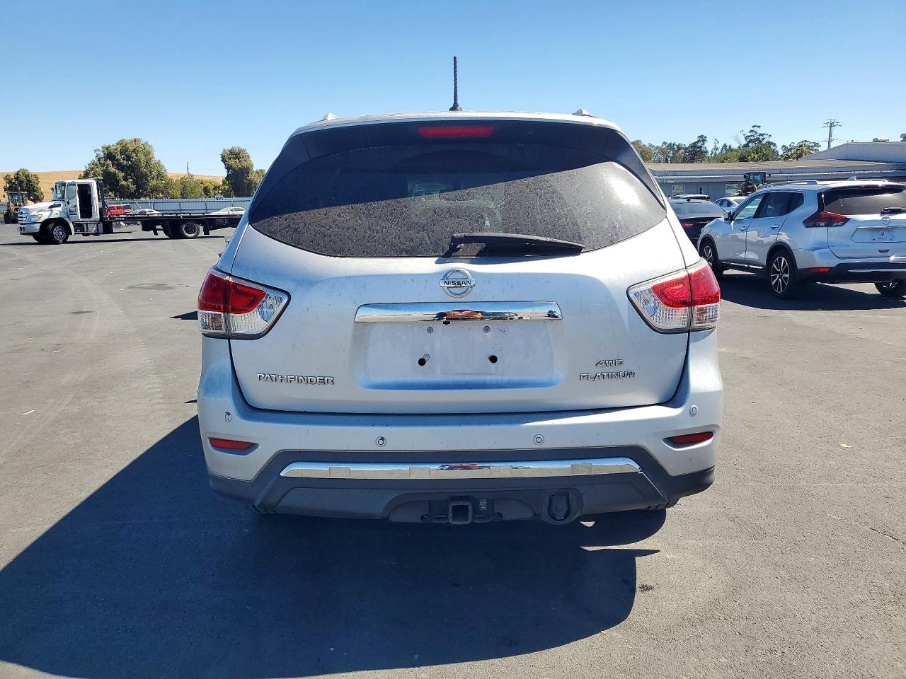 2014 Nissan Pathfinder S Silver vin: 5N1AR2MM3EC672008
