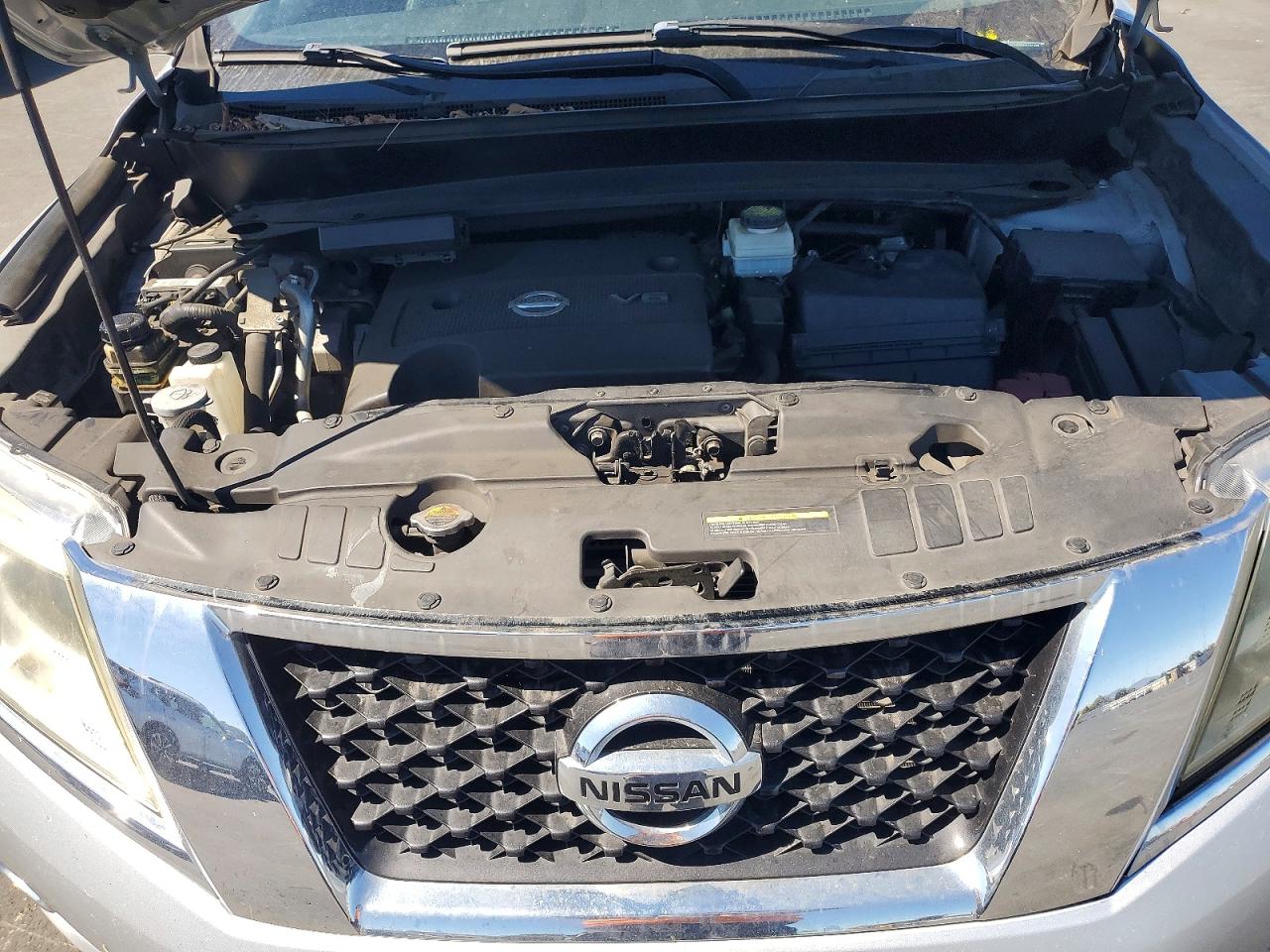 2014 Nissan Pathfinder S Silver vin: 5N1AR2MM3EC672008