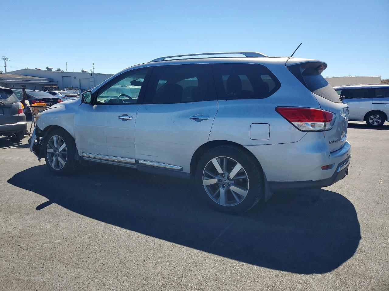 2014 Nissan Pathfinder S Silver vin: 5N1AR2MM3EC672008