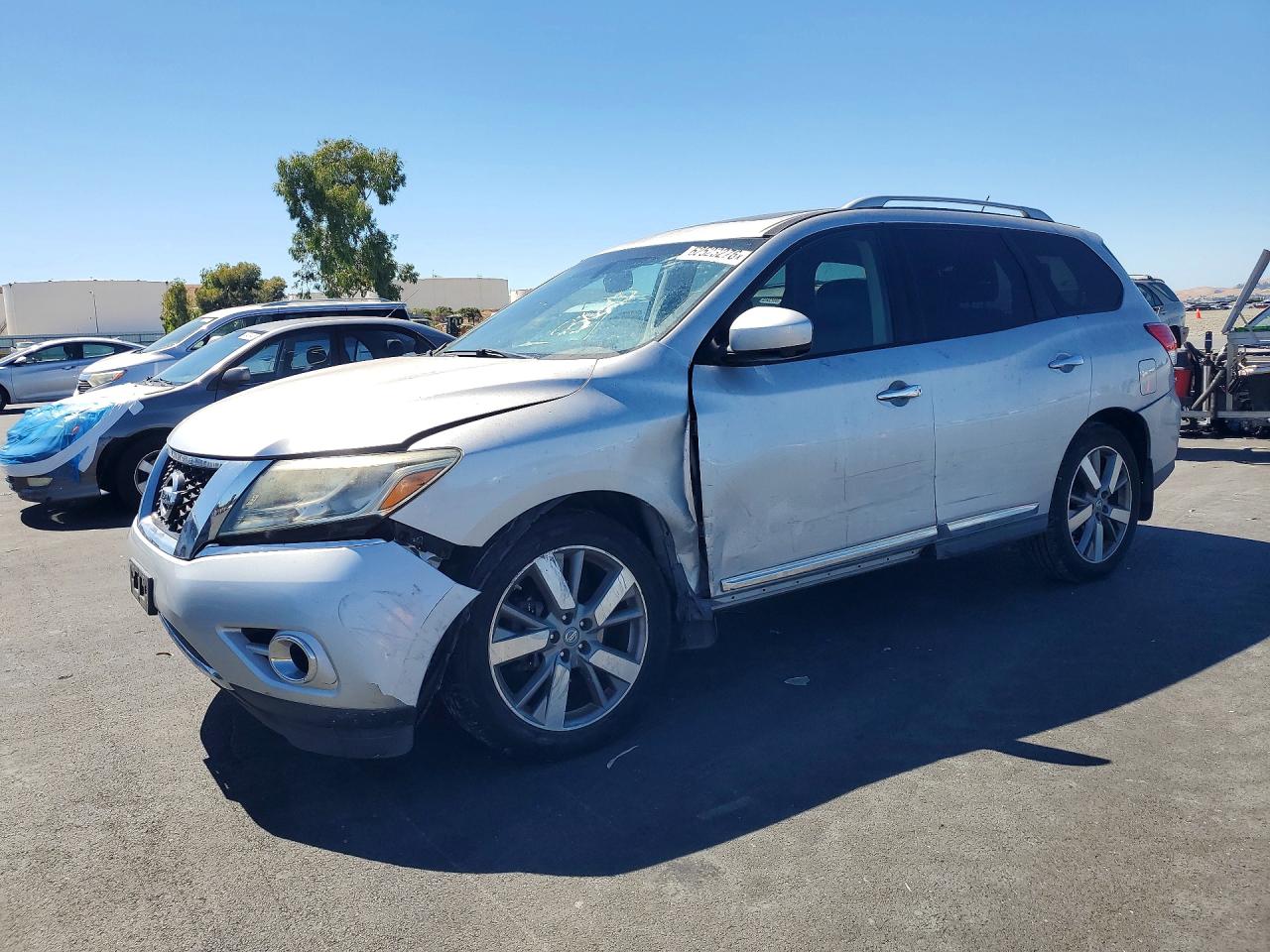 2014 Nissan Pathfinder S Silver vin: 5N1AR2MM3EC672008