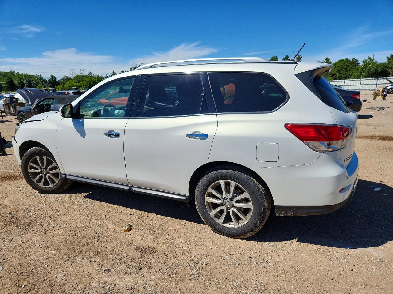 2014 Nissan Pathfinder Sv White vin: 5N1AR2MM3EC680271