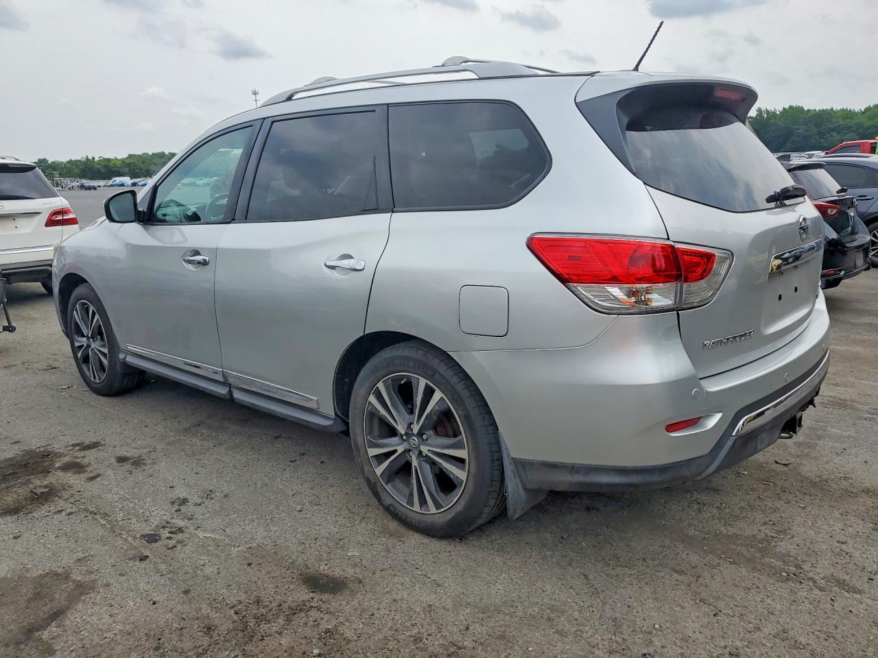 2014 Nissan Pathfinder S Серебряный vin: 5N1AR2MM3EC688595