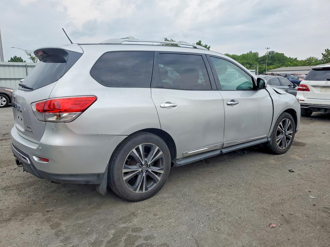 2014 Nissan Pathfinder S Серебряный vin: 5N1AR2MM3EC688595