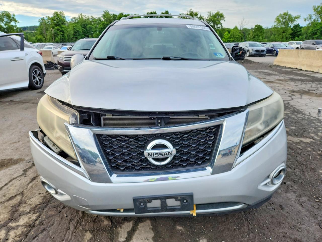 2014 Nissan Pathfinder S Silver vin: 5N1AR2MM3EC690671