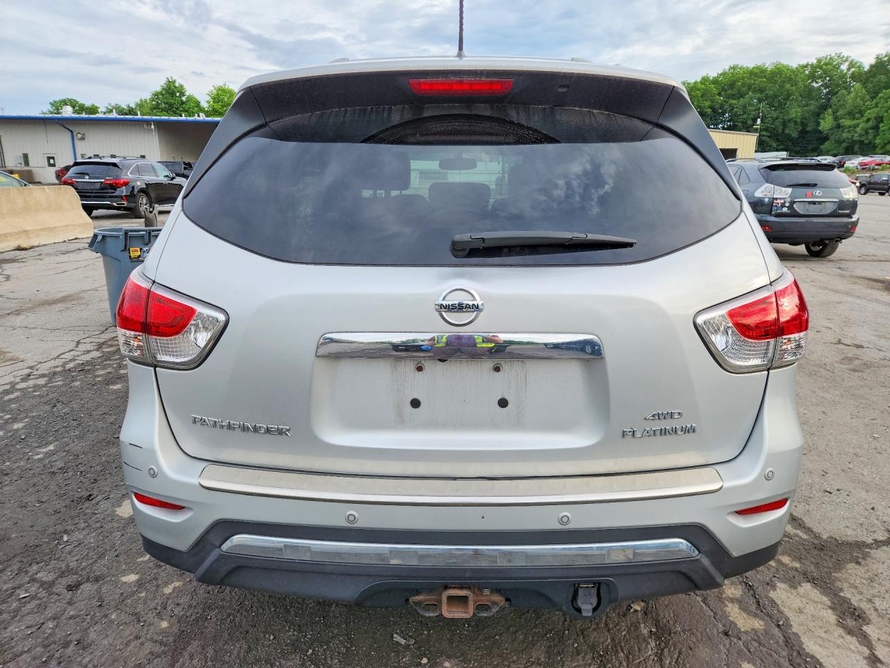 2014 Nissan Pathfinder S Silver vin: 5N1AR2MM3EC690671