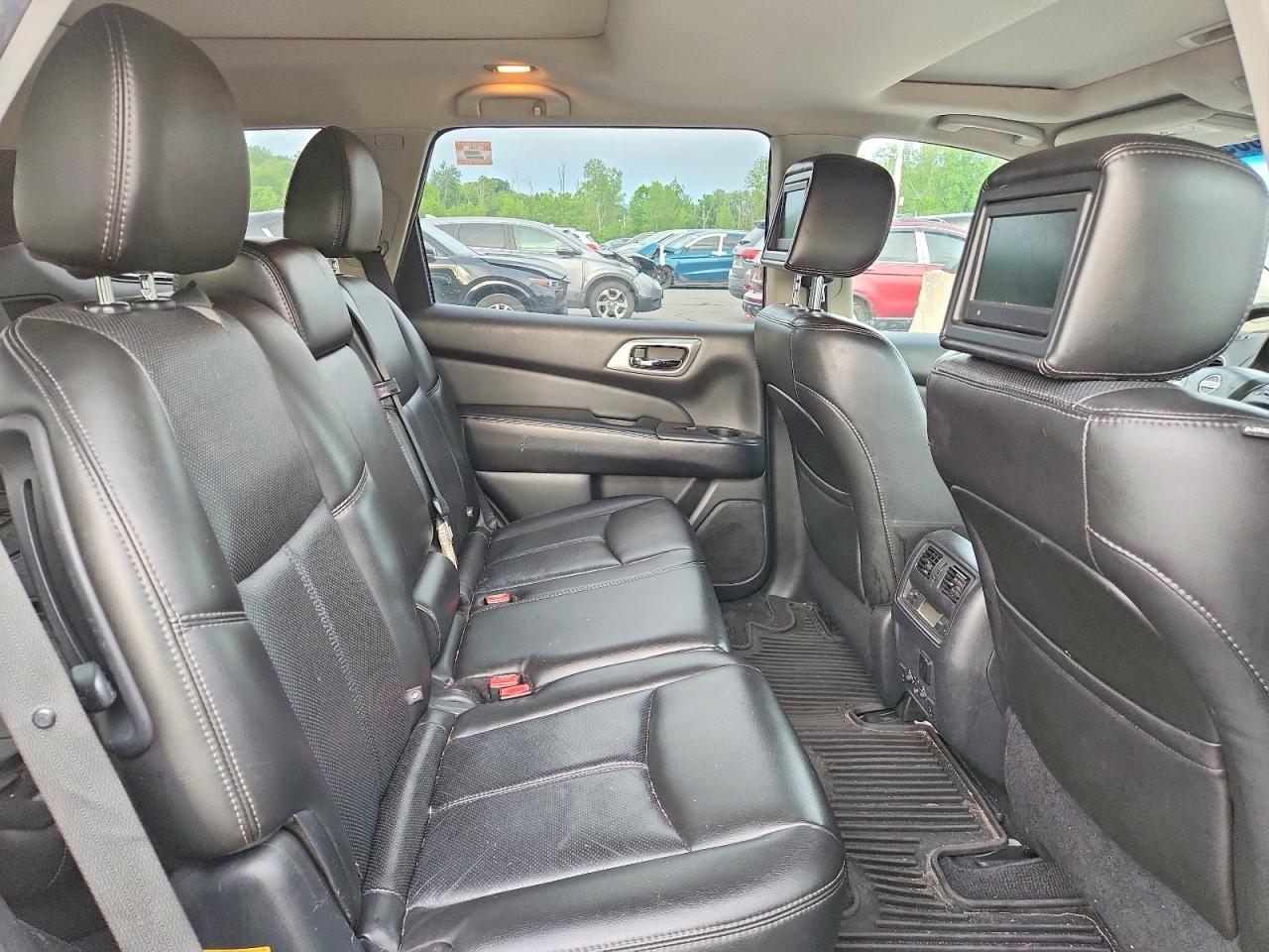 2014 Nissan Pathfinder S Silver vin: 5N1AR2MM3EC690671