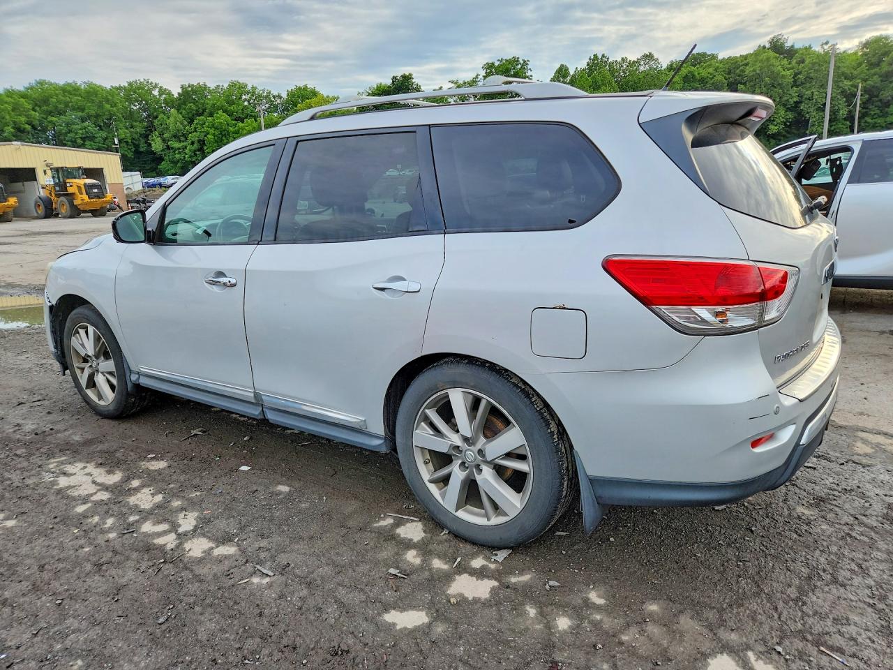 2014 Nissan Pathfinder S Silver vin: 5N1AR2MM3EC690671