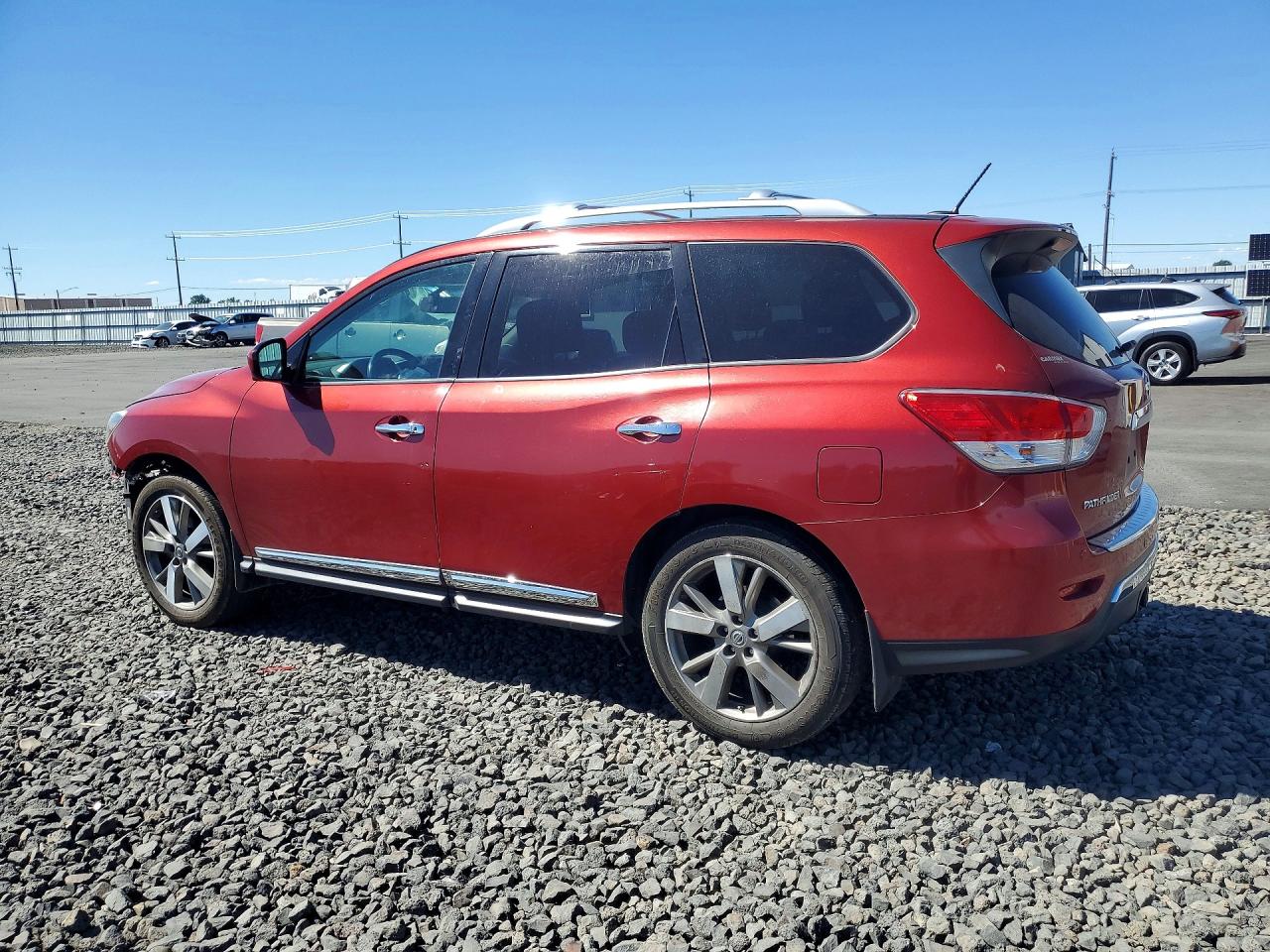 2014 Nissan Pathfinder S Red vin: 5N1AR2MM3EC730540
