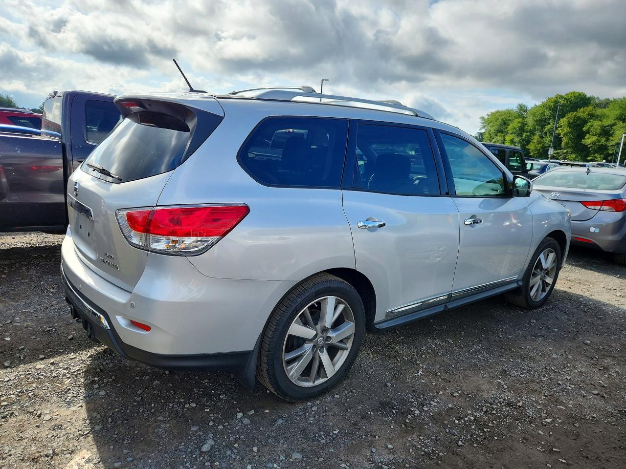 2014 Nissan Pathfinder S Silver vin: 5N1AR2MM3EC735771