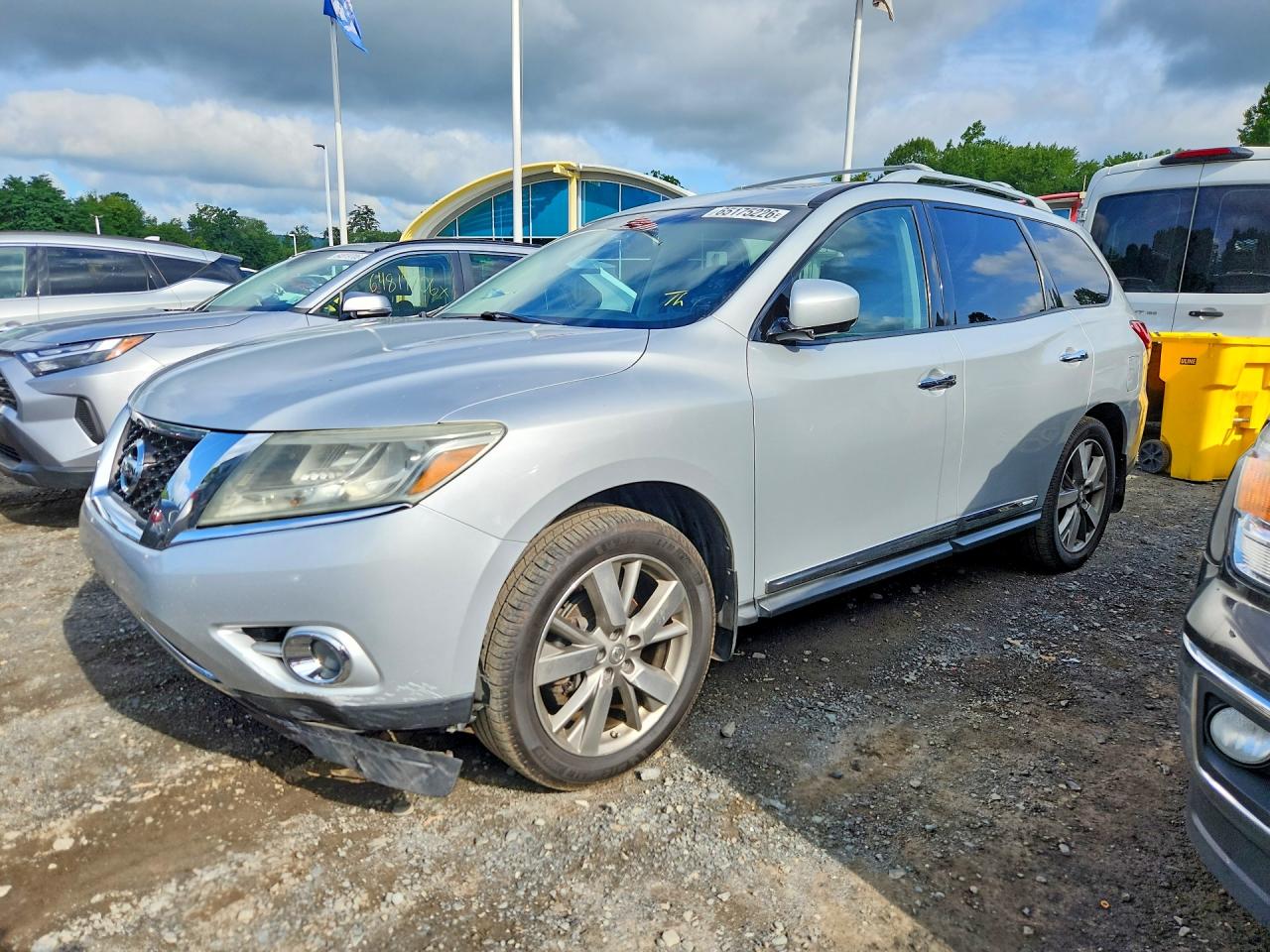 2014 Nissan Pathfinder S Silver vin: 5N1AR2MM3EC735771