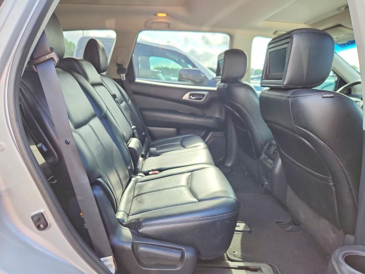 2014 Nissan Pathfinder S Silver vin: 5N1AR2MM3EC735771