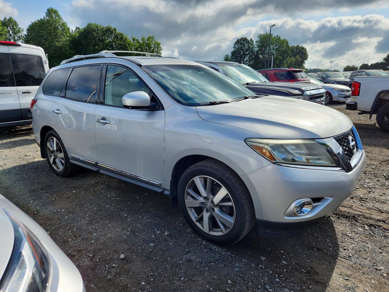 2014 Nissan Pathfinder S Silver vin: 5N1AR2MM3EC735771