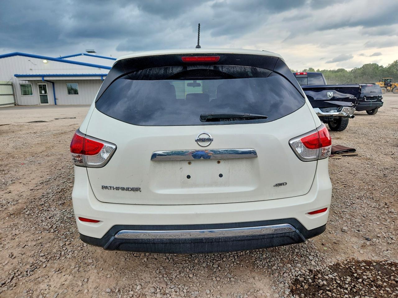 2015 Nissan Pathfinder S White vin: 5N1AR2MM3FC609217