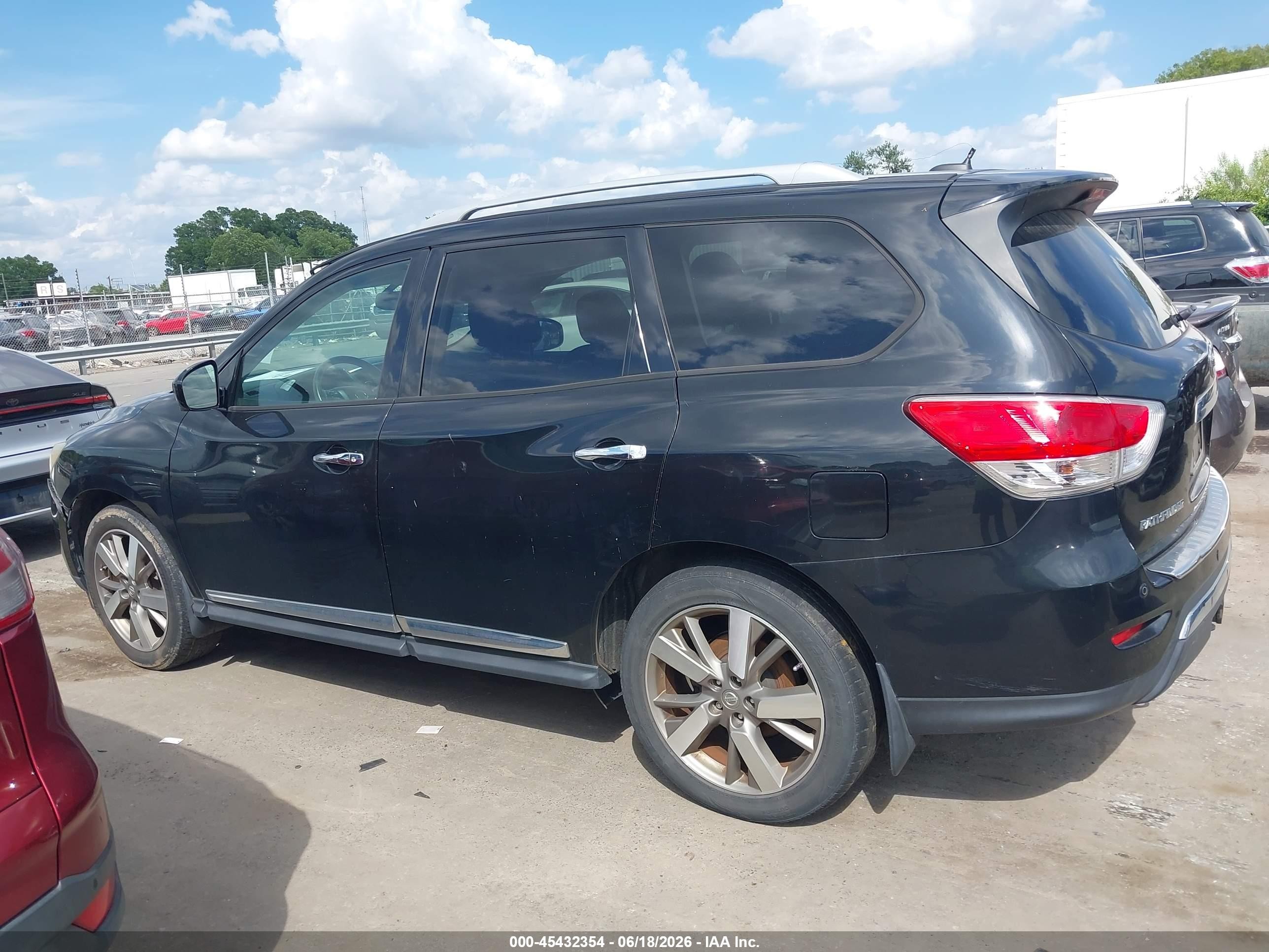 2015 Nissan Pathfinder Platinum Black vin: 5N1AR2MM3FC612148