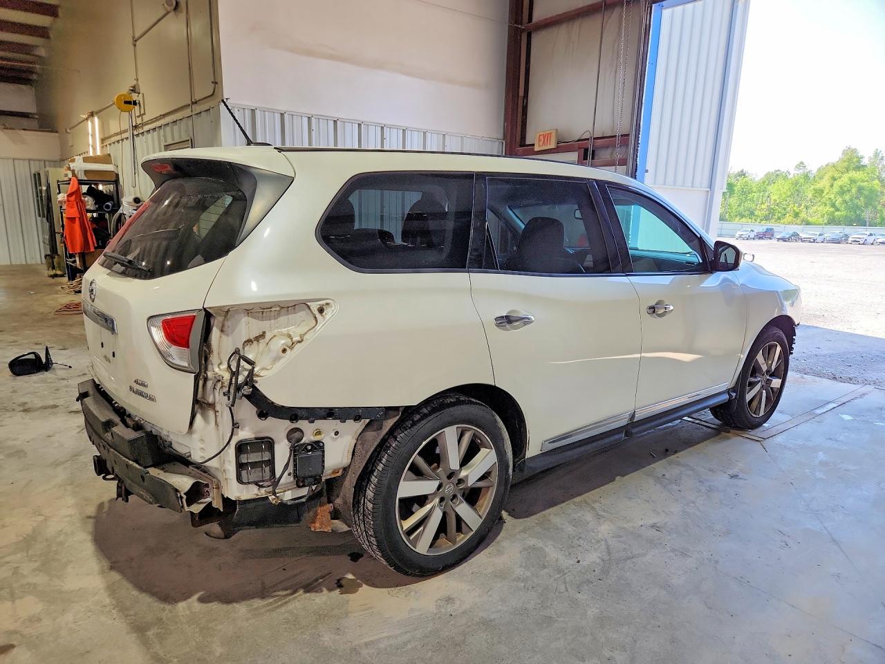 2015 Nissan Pathfinder S/sv/sl/platinum White vin: 5N1AR2MM3FC618855