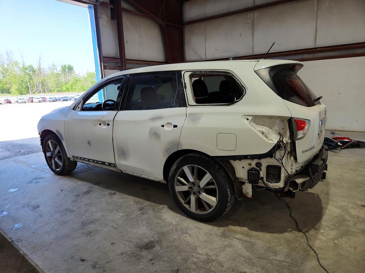 2015 Nissan Pathfinder S/sv/sl/platinum White vin: 5N1AR2MM3FC618855