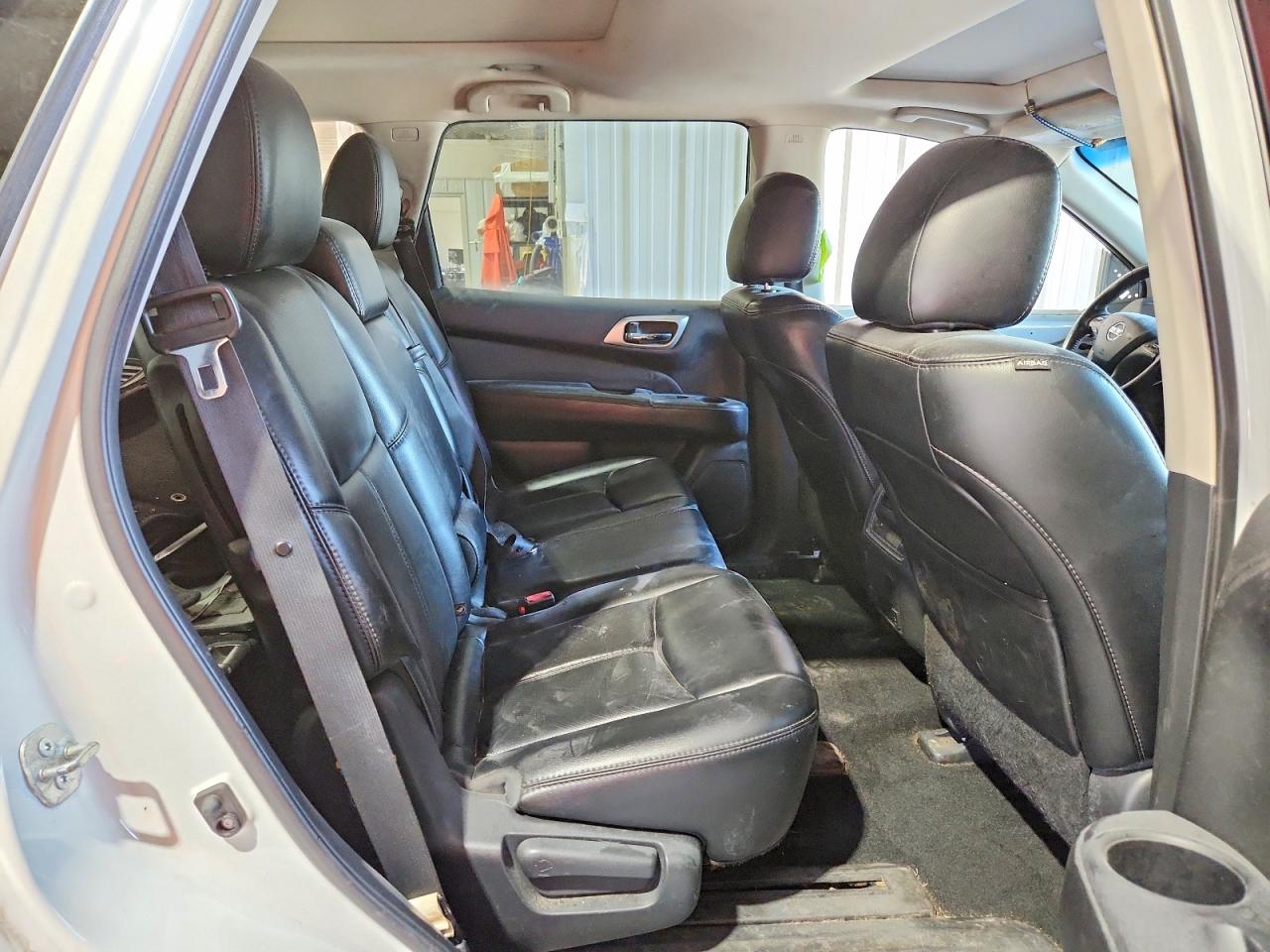 2015 Nissan Pathfinder S/sv/sl/platinum White vin: 5N1AR2MM3FC618855