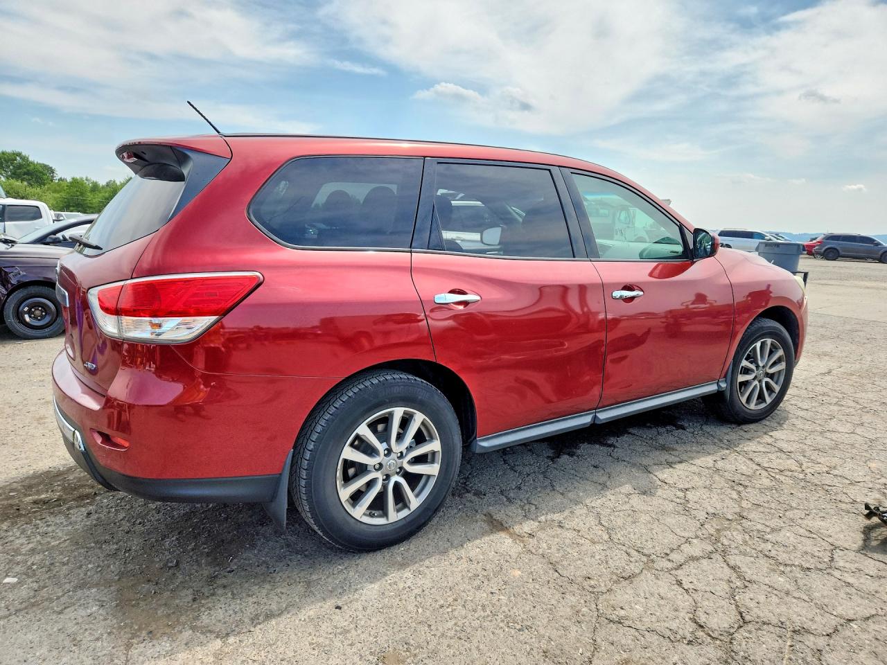 2015 Nissan Pathfinder S Red vin: 5N1AR2MM3FC619617