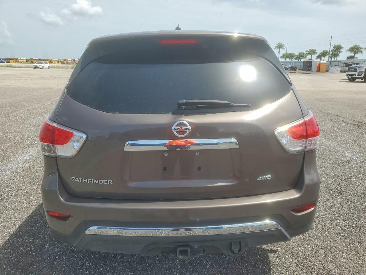 2015 Nissan Pathfinder S Brown vin: 5N1AR2MM3FC620170