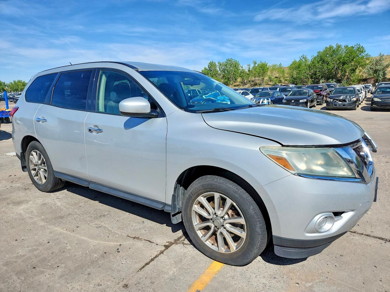 2015 Nissan Pathfinder S Silver vin: 5N1AR2MM3FC623019