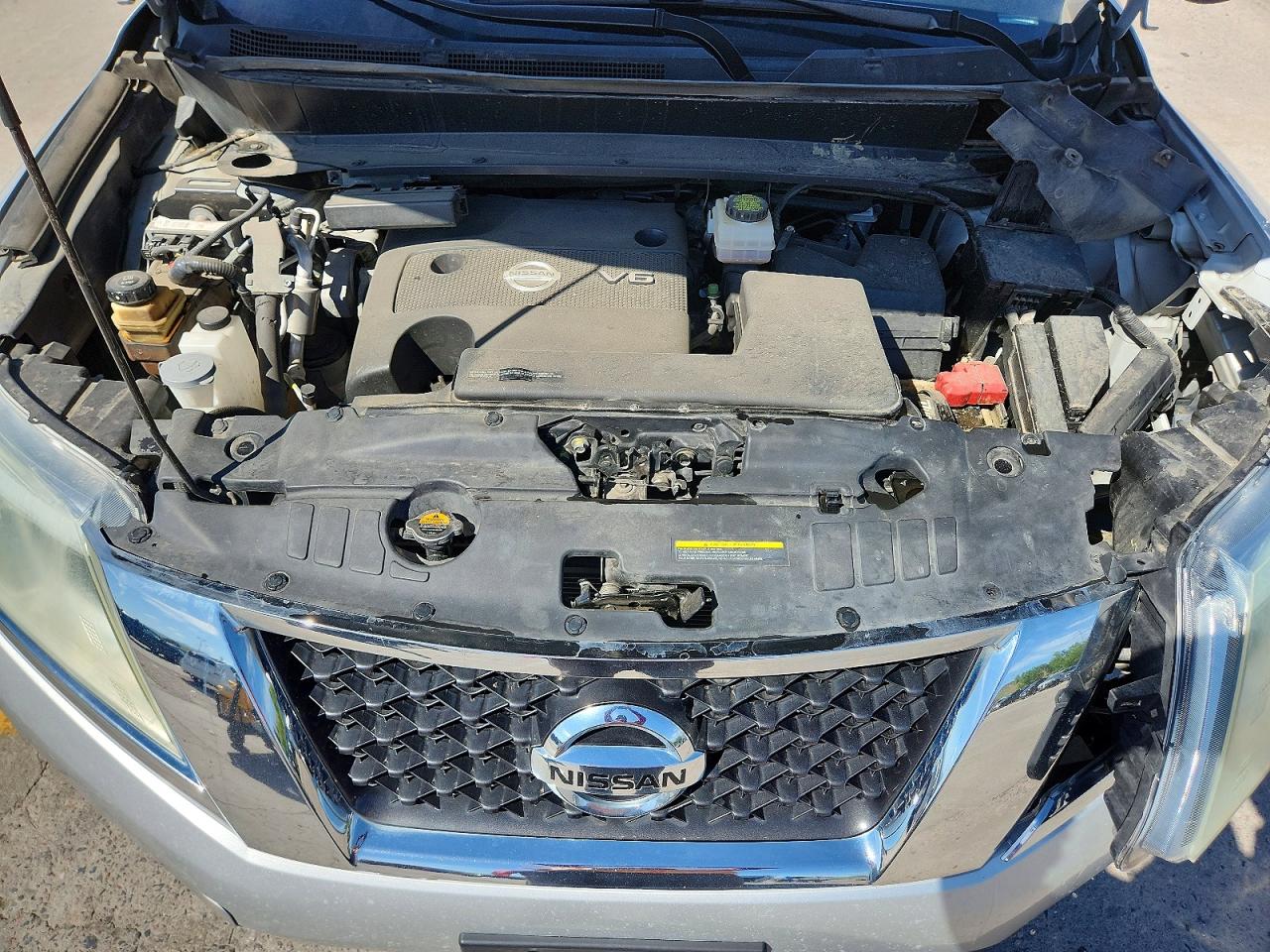 2015 Nissan Pathfinder S Silver vin: 5N1AR2MM3FC623019