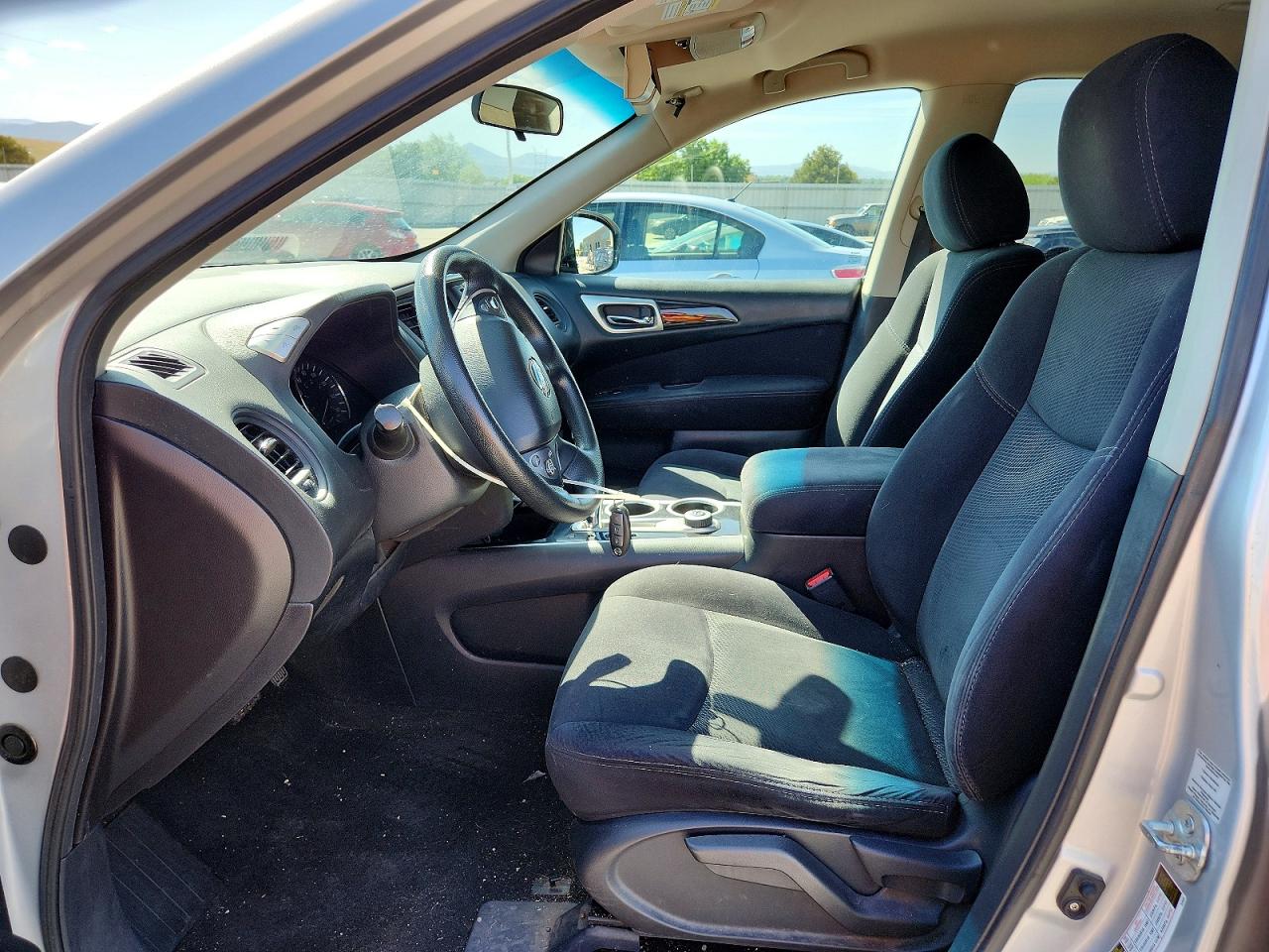 2015 Nissan Pathfinder S Silver vin: 5N1AR2MM3FC623019