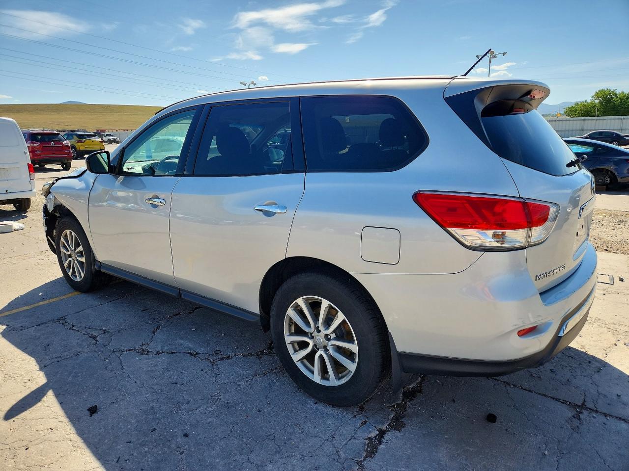 2015 Nissan Pathfinder S Silver vin: 5N1AR2MM3FC623019