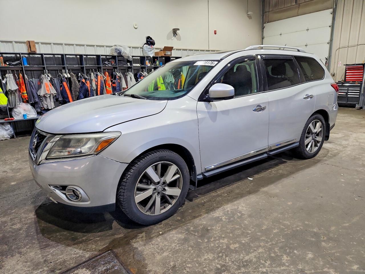 2015 Nissan Pathfinder Platinum Silver vin: 5N1AR2MM3FC632531