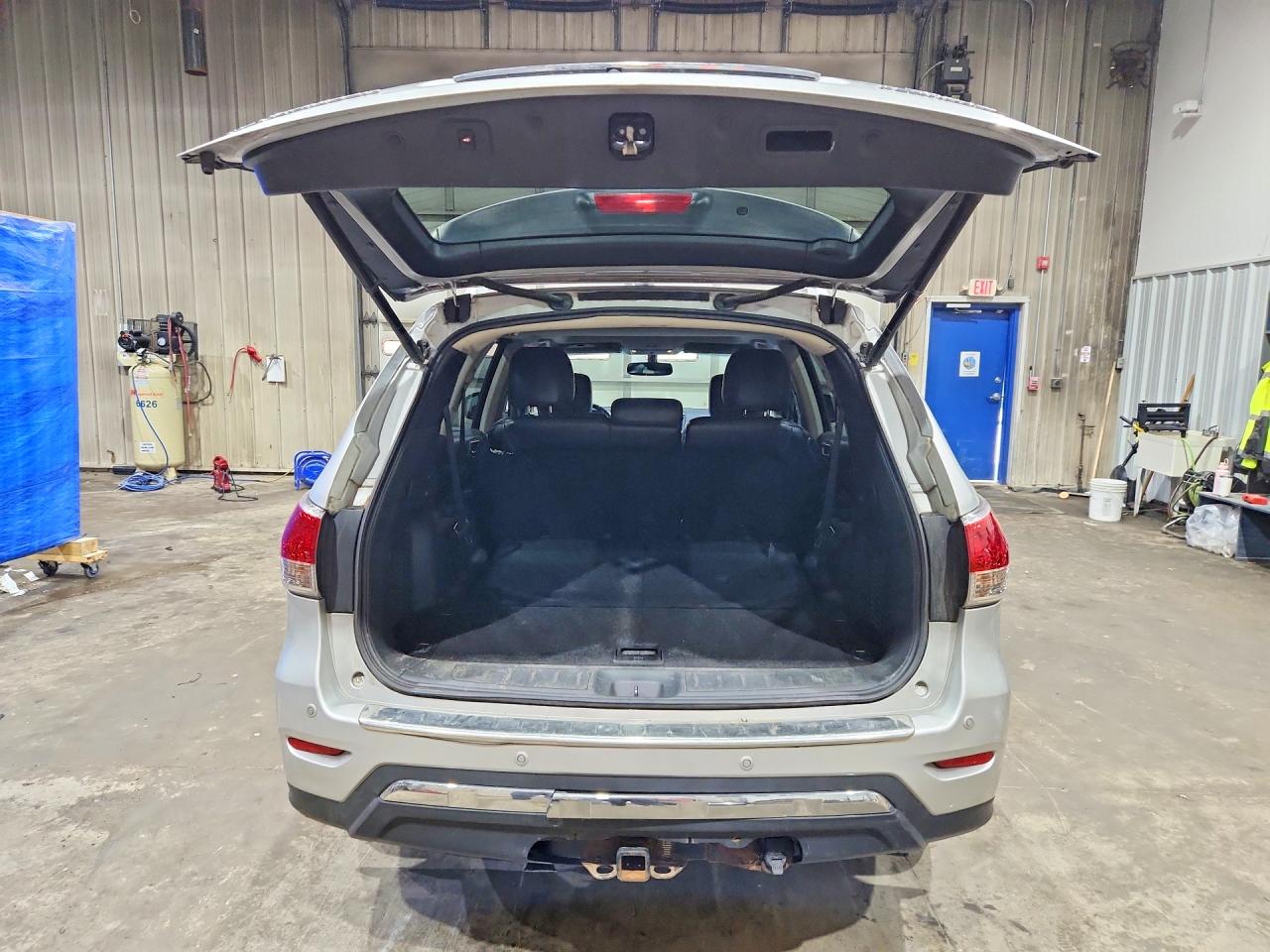 2015 Nissan Pathfinder Platinum Серебряный vin: 5N1AR2MM3FC632531