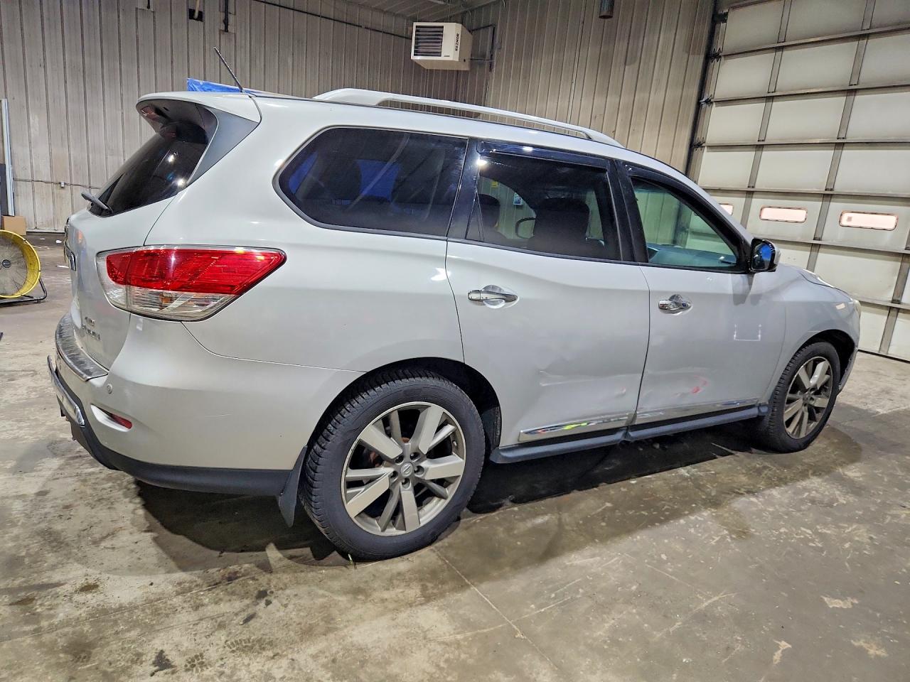 2015 Nissan Pathfinder Platinum Серебряный vin: 5N1AR2MM3FC632531
