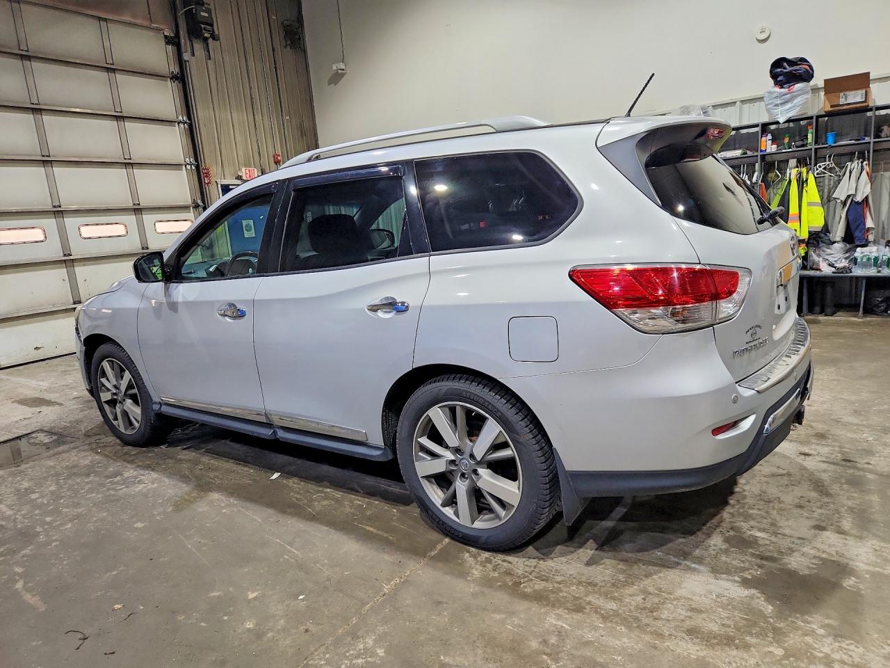 2015 Nissan Pathfinder Platinum Серебряный vin: 5N1AR2MM3FC632531