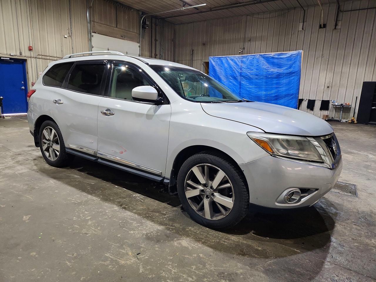 2015 Nissan Pathfinder Platinum Серебряный vin: 5N1AR2MM3FC632531