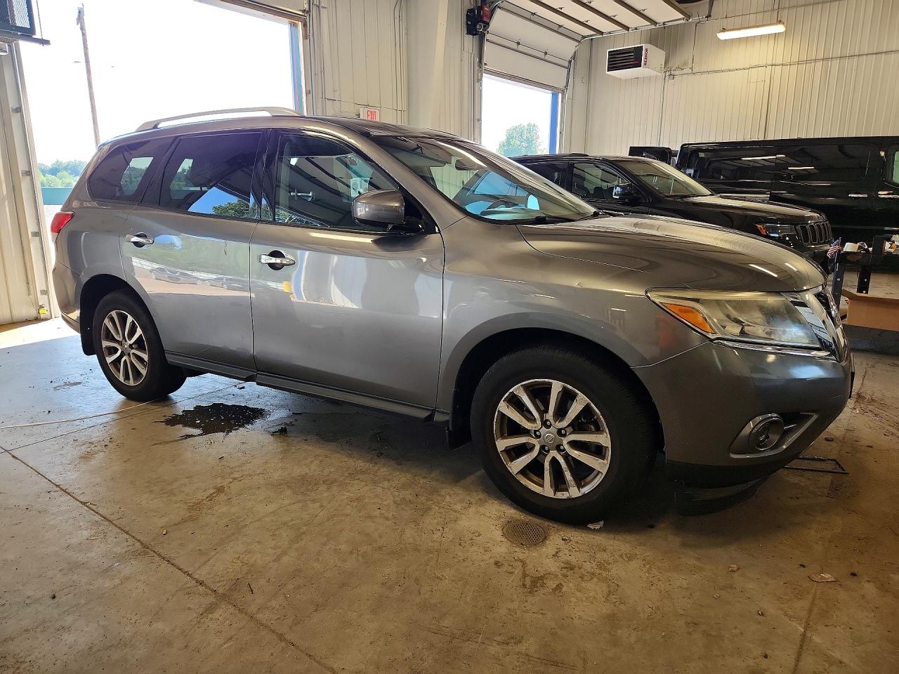 2015 Nissan Pathfinder S Gray vin: 5N1AR2MM3FC673631
