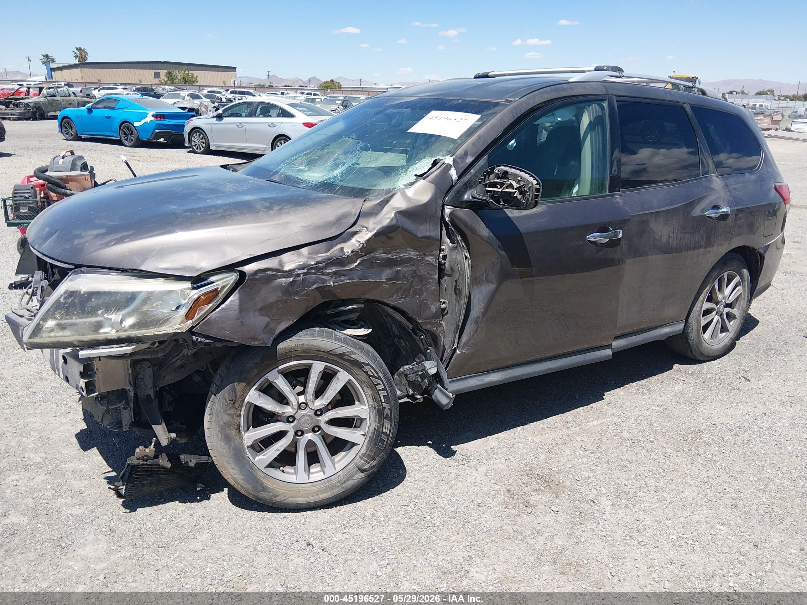 2015 Nissan Pathfinder S Brown vin: 5N1AR2MM3FC716820