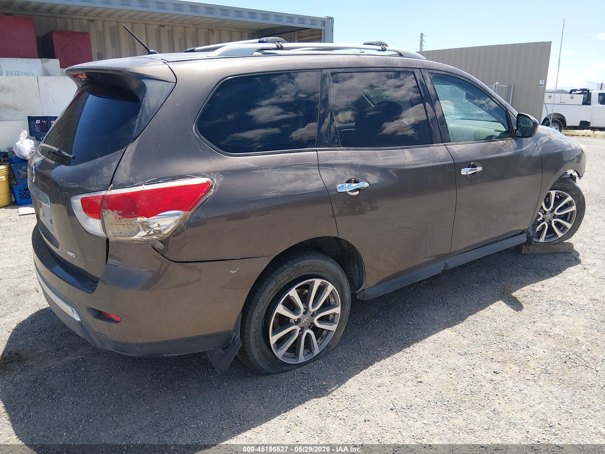 2015 Nissan Pathfinder S Brown vin: 5N1AR2MM3FC716820