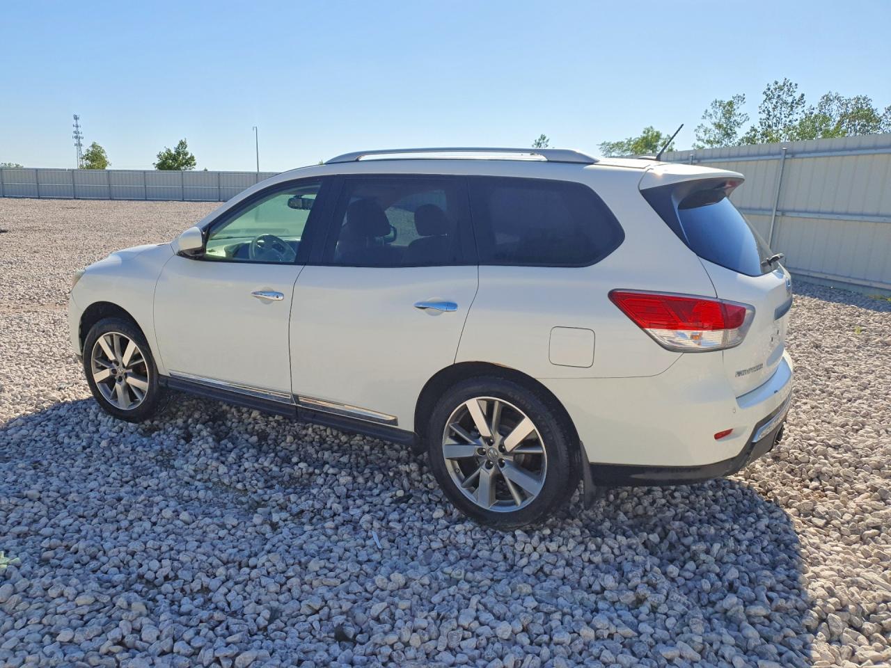 2013 Nissan Pathfinder S White vin: 5N1AR2MM4DC661484