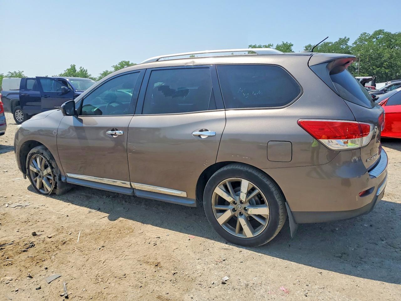 2013 Nissan Pathfinder S Brown vin: 5N1AR2MM4DC674090