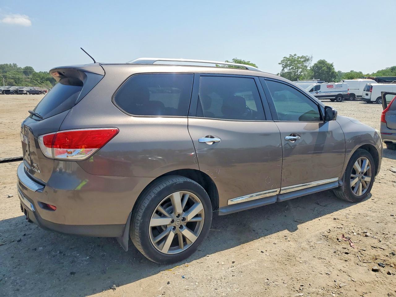 2013 Nissan Pathfinder S Brown vin: 5N1AR2MM4DC674090