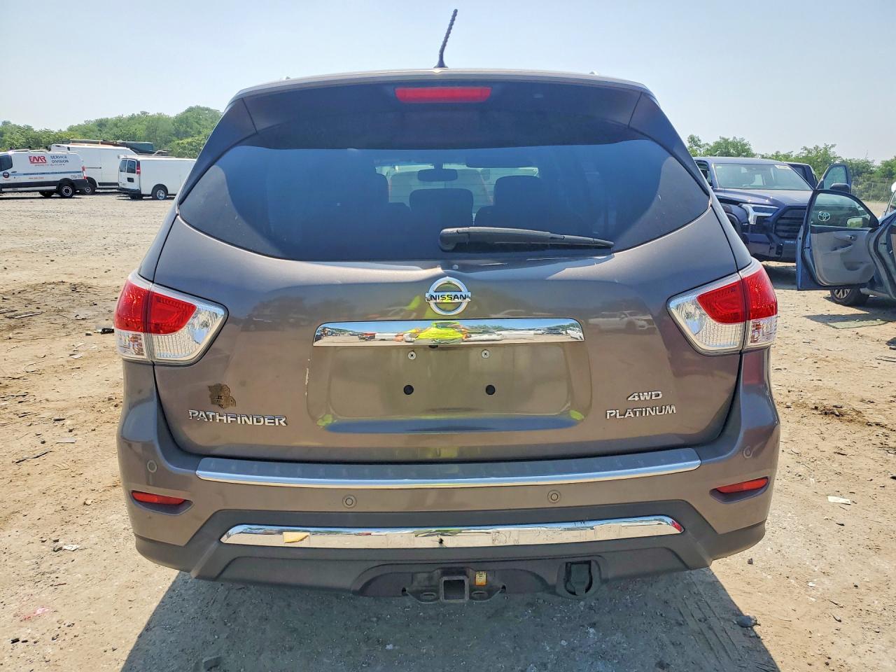 2013 Nissan Pathfinder S Brown vin: 5N1AR2MM4DC674090