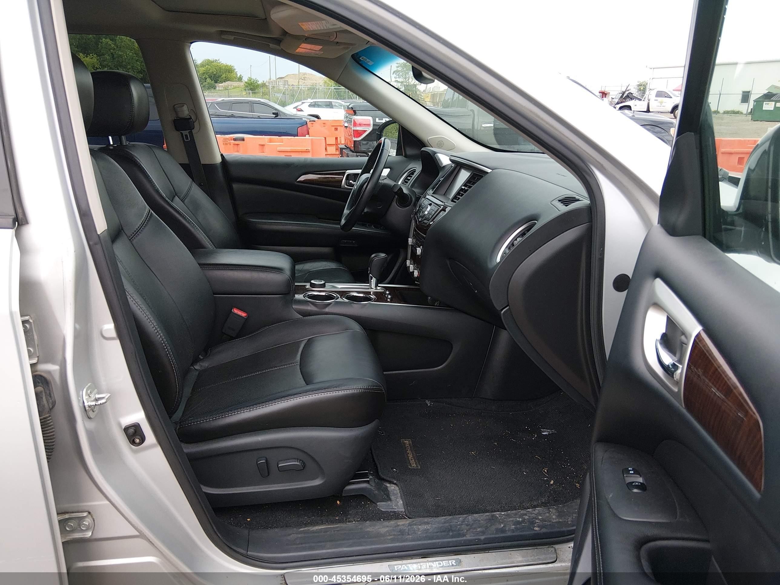 2014 Nissan Pathfinder Platinum Silver vin: 5N1AR2MM4EC610214