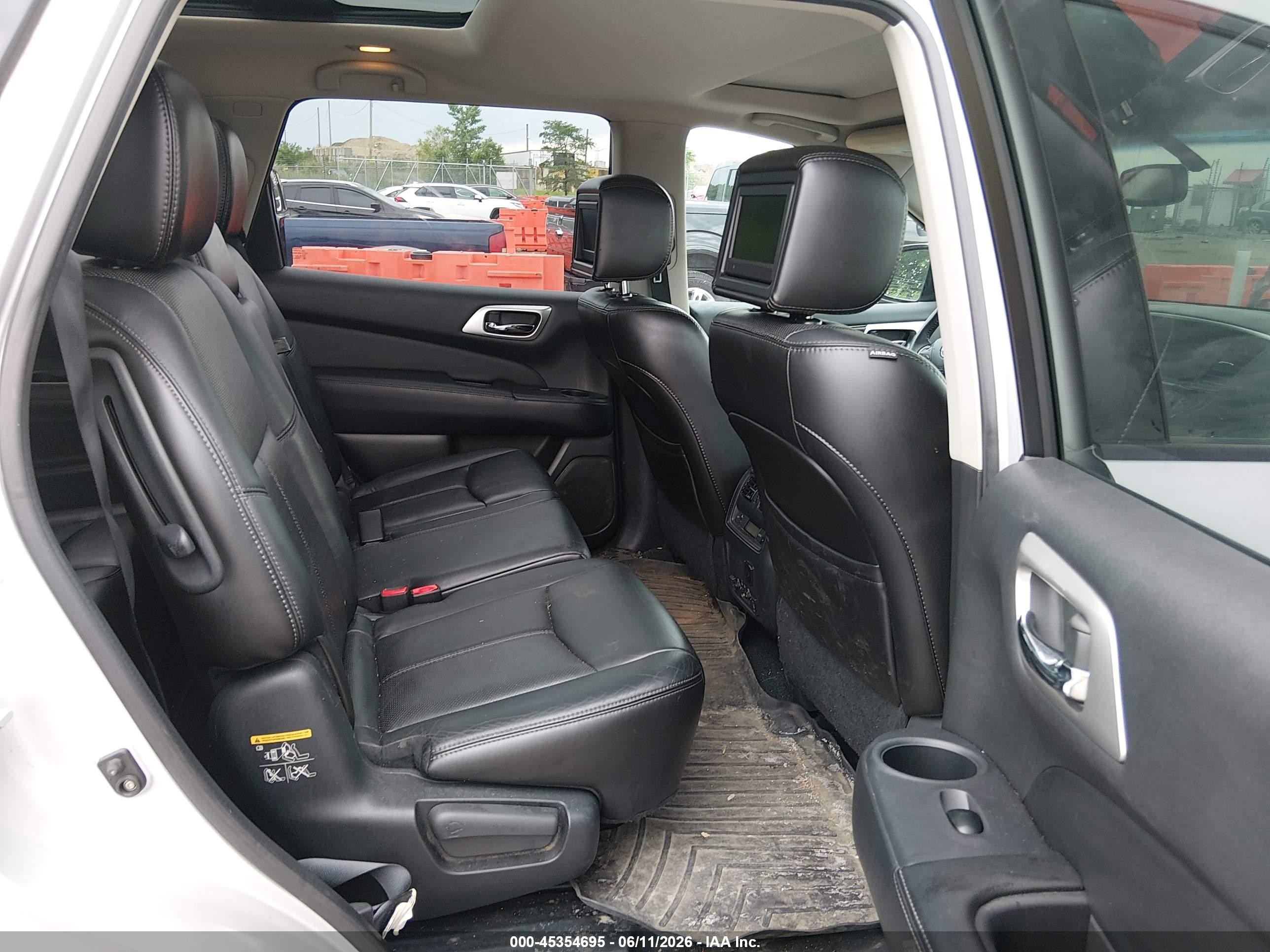 2014 Nissan Pathfinder Platinum Silver vin: 5N1AR2MM4EC610214