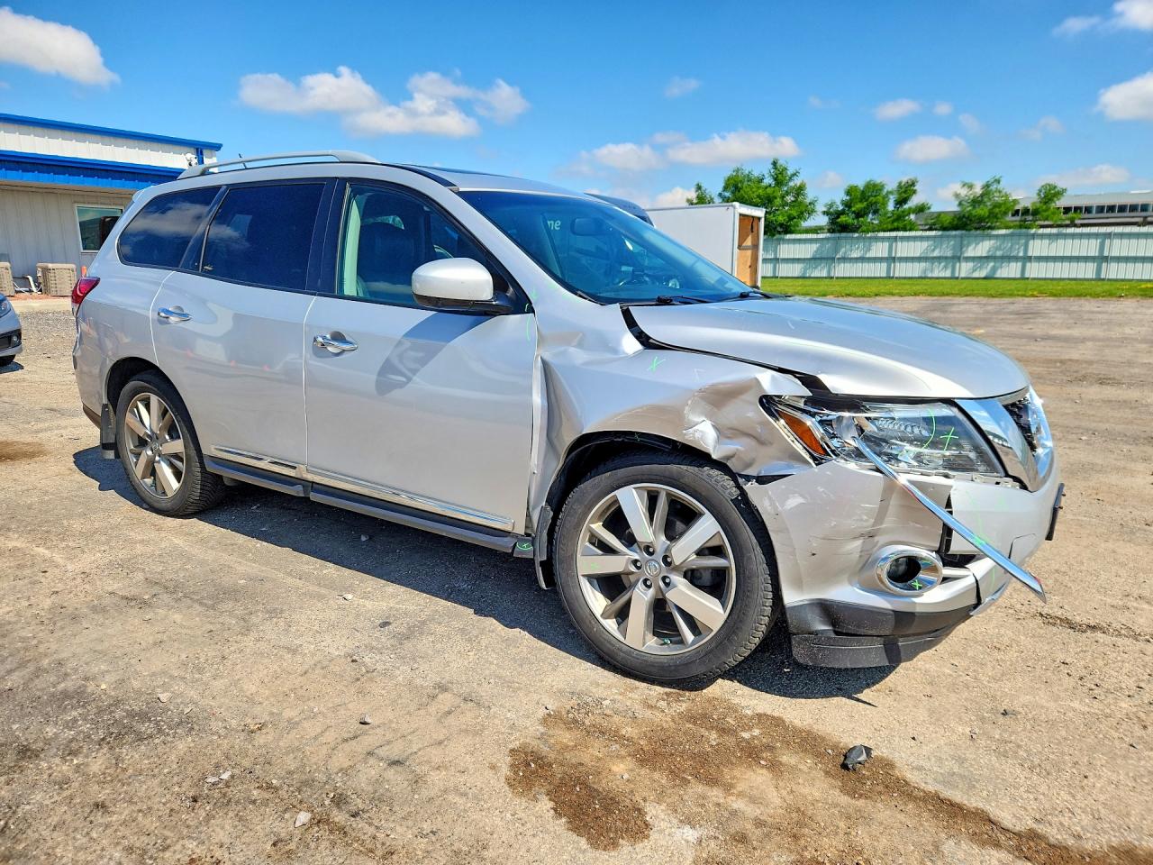2014 Nissan Pathfinder S Silver vin: 5N1AR2MM4EC617048