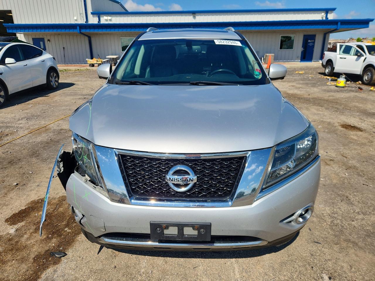 2014 Nissan Pathfinder S Silver vin: 5N1AR2MM4EC617048