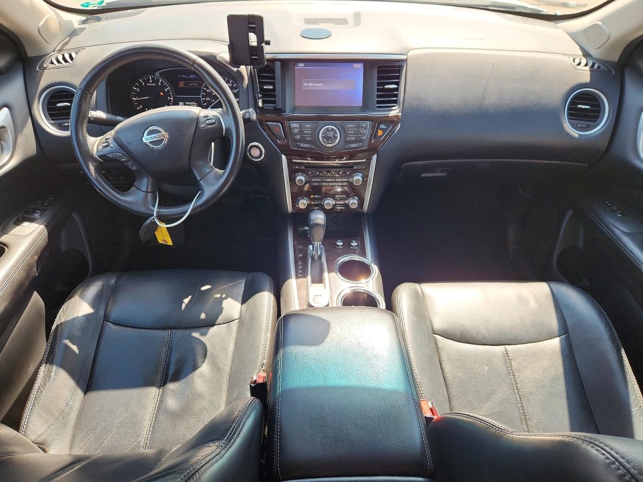 2014 Nissan Pathfinder S Silver vin: 5N1AR2MM4EC617048
