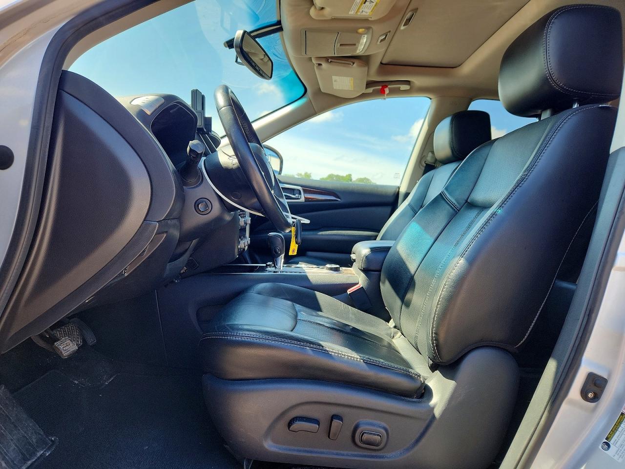2014 Nissan Pathfinder S Silver vin: 5N1AR2MM4EC617048